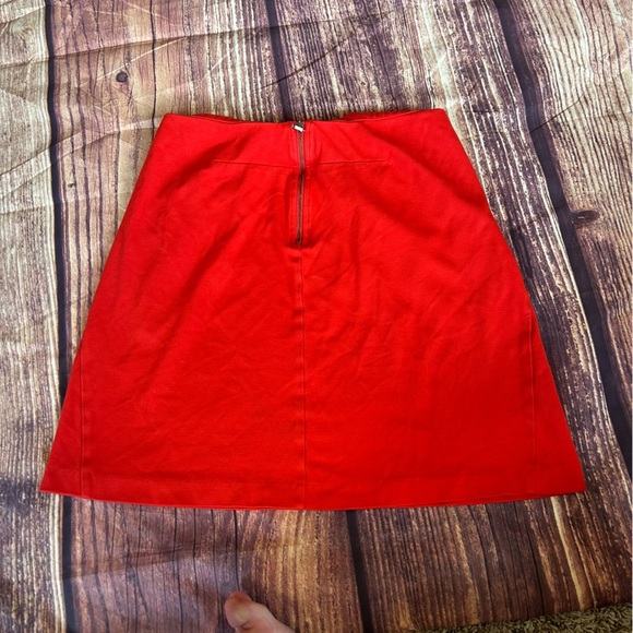 CABI #3219 Fiery Red Zip Back Skirt W/Pockets~Size 6 - Picture 5 of 6